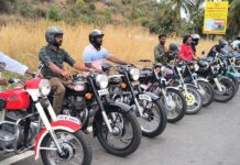 பழமையான இருசக்கர வாகனங்களின் பேரணி