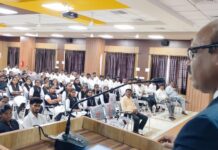 லோக் ஆயுக்தா உறுப்பினர் வீ.ராமராஜ் வாக்காளரியலின் தந்தையாக விளங்குவது தமிழகத்துக்கு பெருமையாகும்: நாமக்கல் மாவட்ட குழந்தைகள் நல குழுவின் தலைவர் எஸ்.பாலசுப்பிரமணியம் பேச்சு