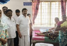 நாமக்கல் மாவட்ட திமுக சார்பில் அரசு மருத்துவமனையில் பிறந்த 8 குழந்தைகளுக்கு தங்கமோதிரம்