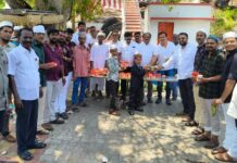 ரம்ஜான் தொழுகை முடித்த இஸ்லாமியருக்கு நீர் மோர், தர்பூசணி வழங்கல்