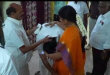 தாய்-தந்தையிடம் ஆசி பெற்று மனு தாக்கல் செய்த அமைச்சர் மா.மதிவேந்தன்